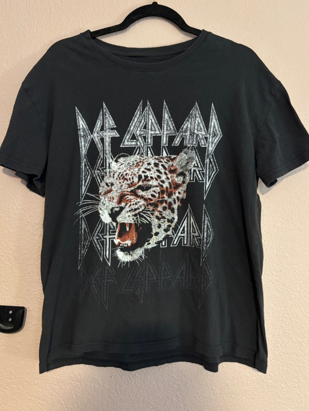 Def Leppard Leopard Graphic Tee - Size Large